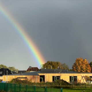 Kita mit Regenbogen